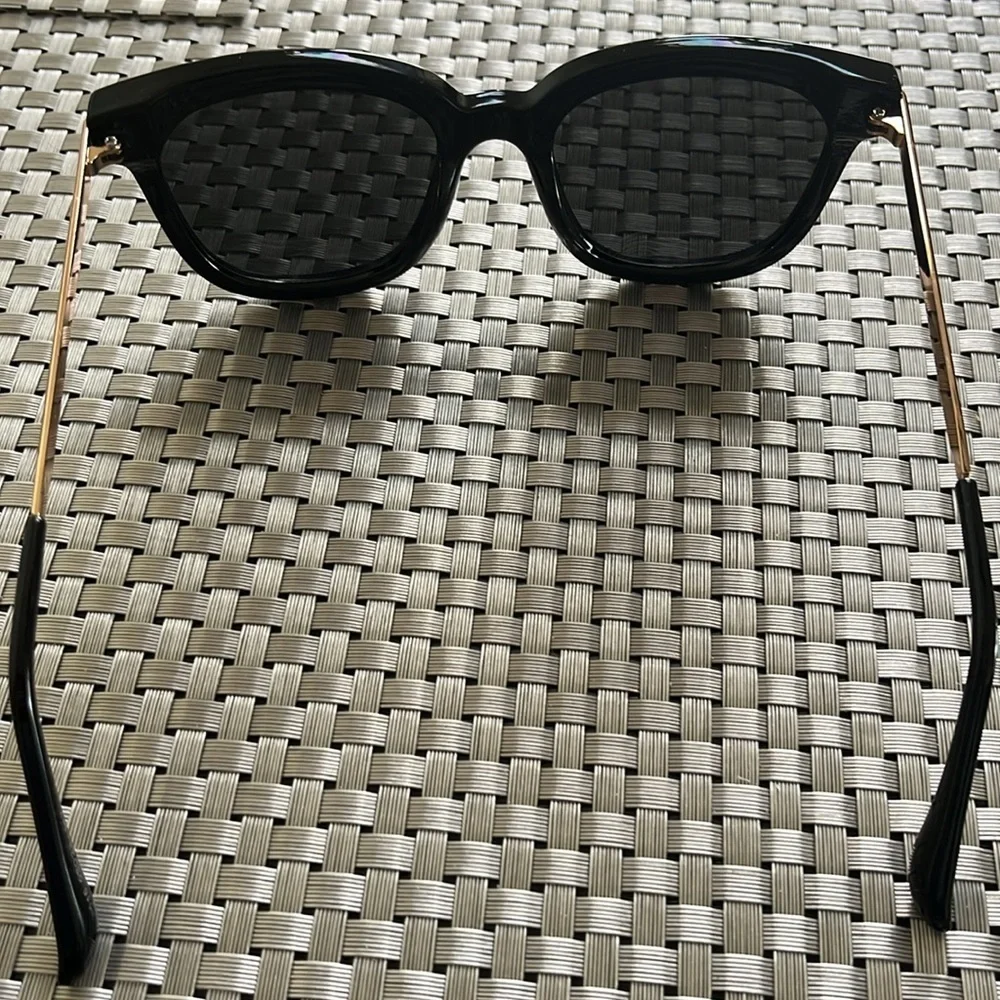 Black & Gold Sunglasses Large Frame Eyewear - Picture 4 of 4